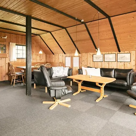 Three-bedroom In 2 Blåvand